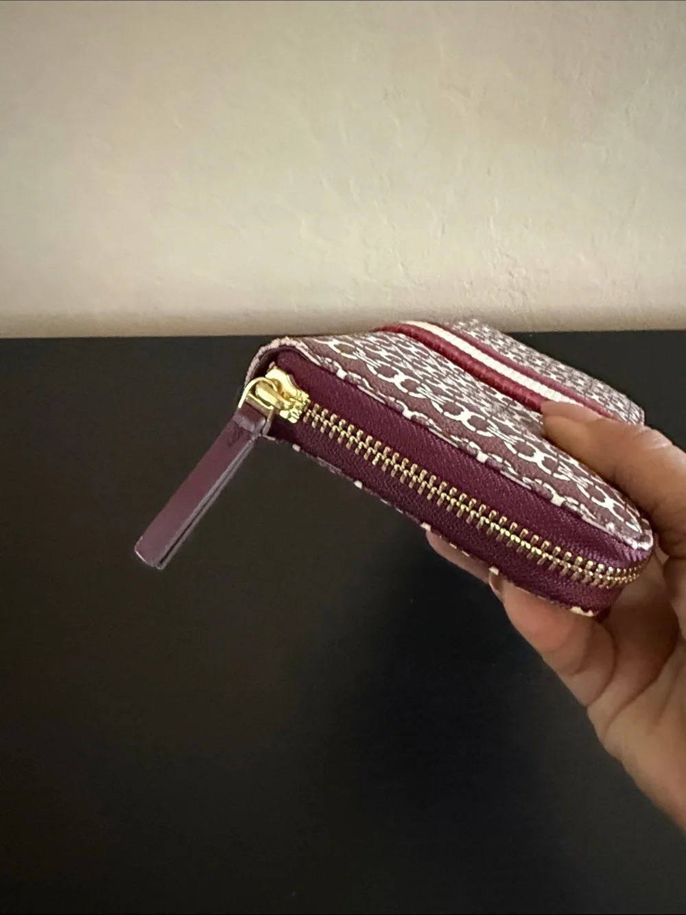 Tory Burch logo zip credit